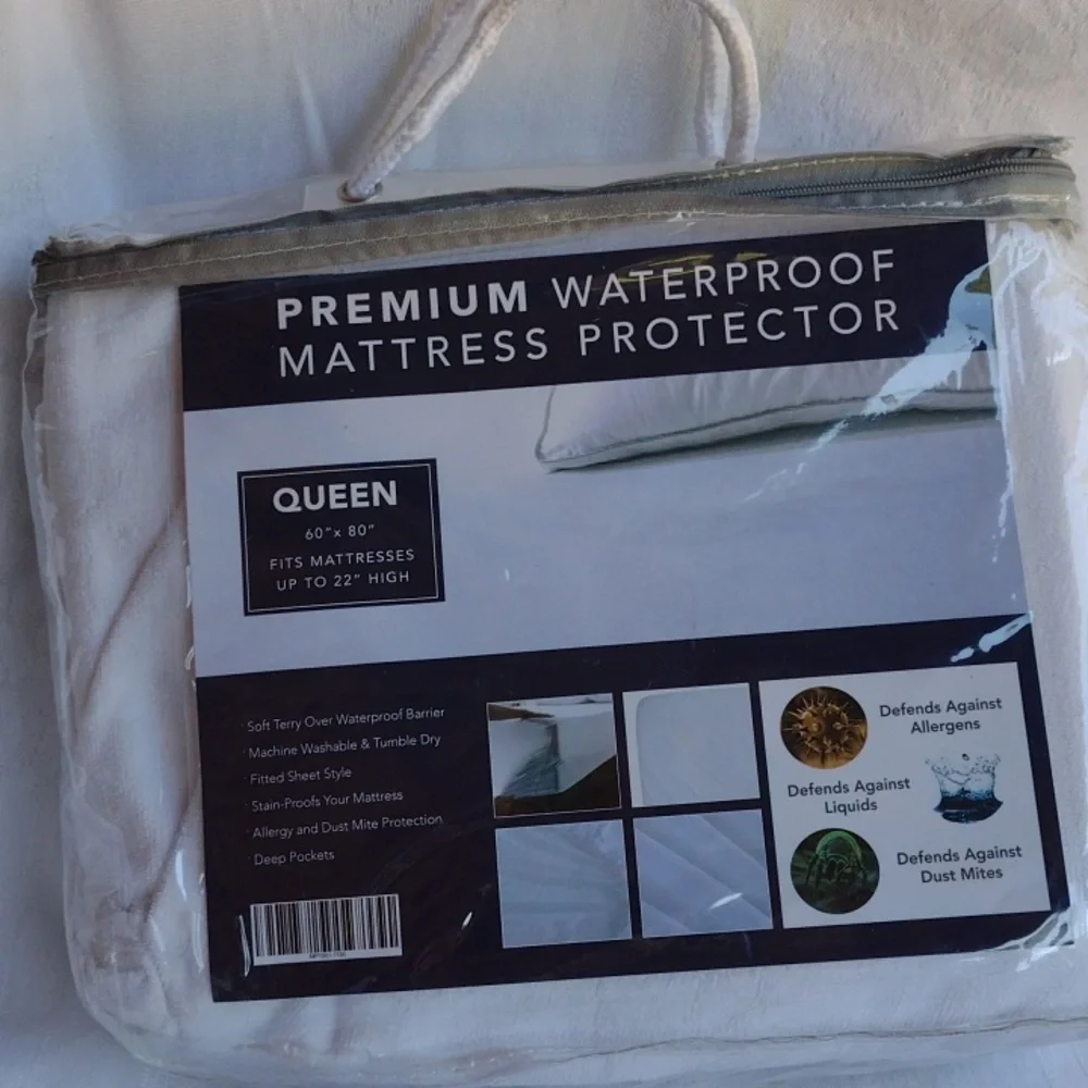 NWT PREMIUM WATERPROOF QUEEN SIZE MATTRESS PROTECTOR